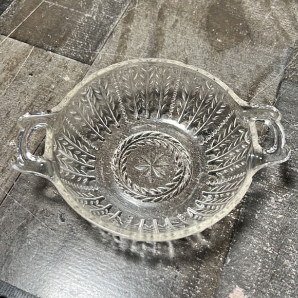 Vintage Glass Leaf Design Bowl with Handles - Picture 2 of 5